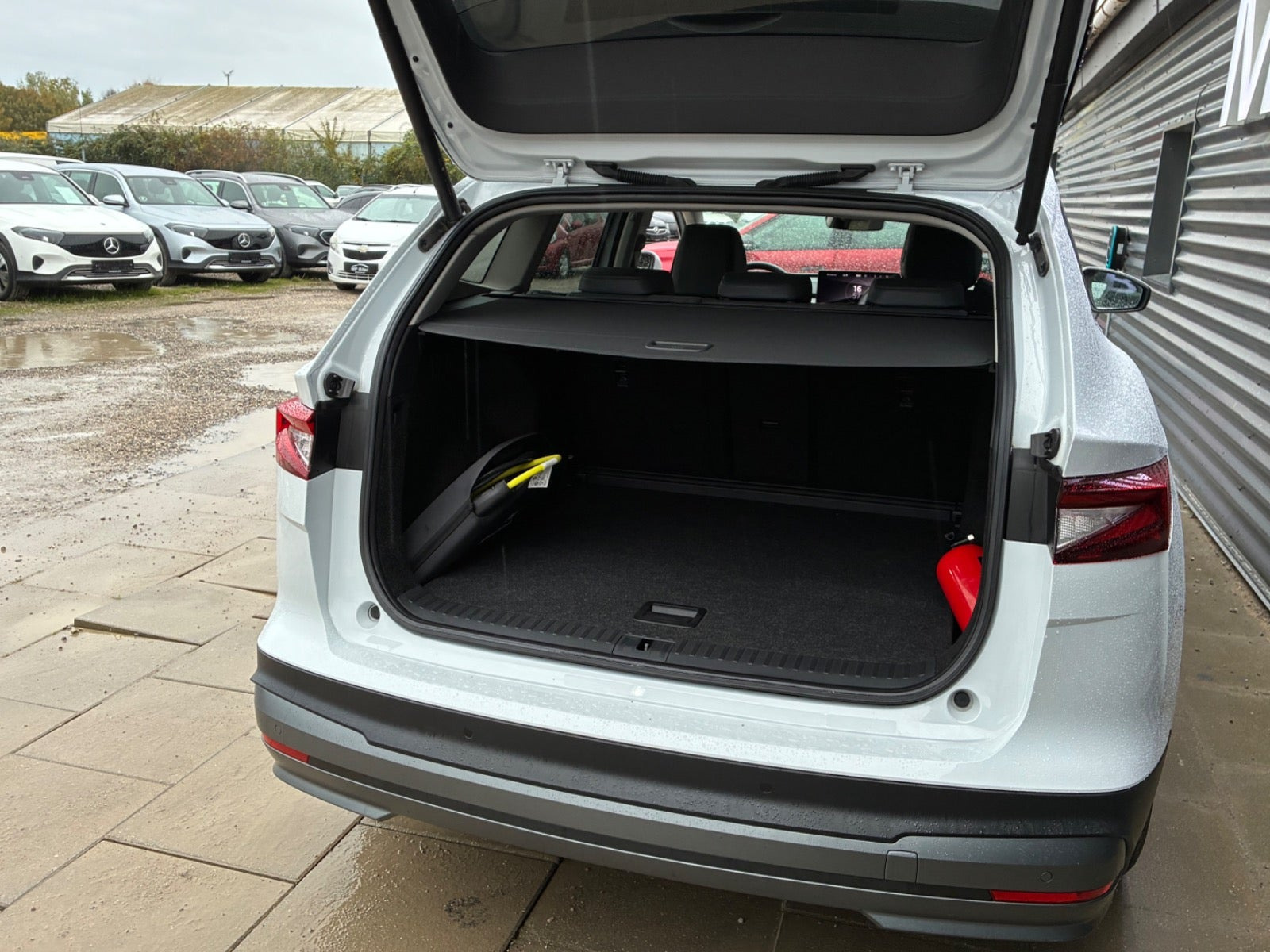 Hvid Skoda Enyaq fra 2023