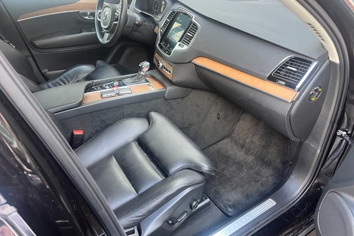 Sort Volvo XC90 fra 2018