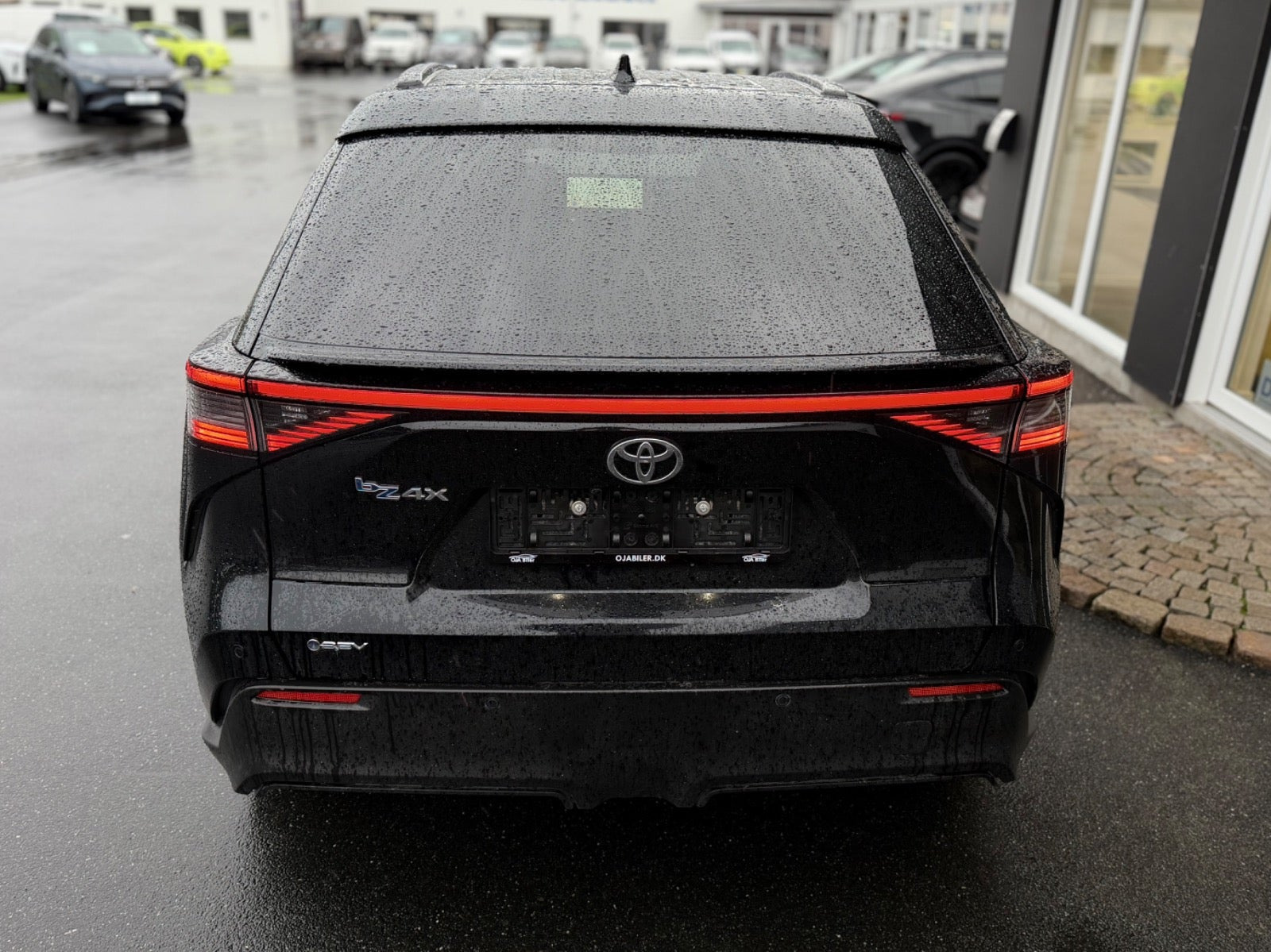 Sort Toyota BZ4X fra 2025