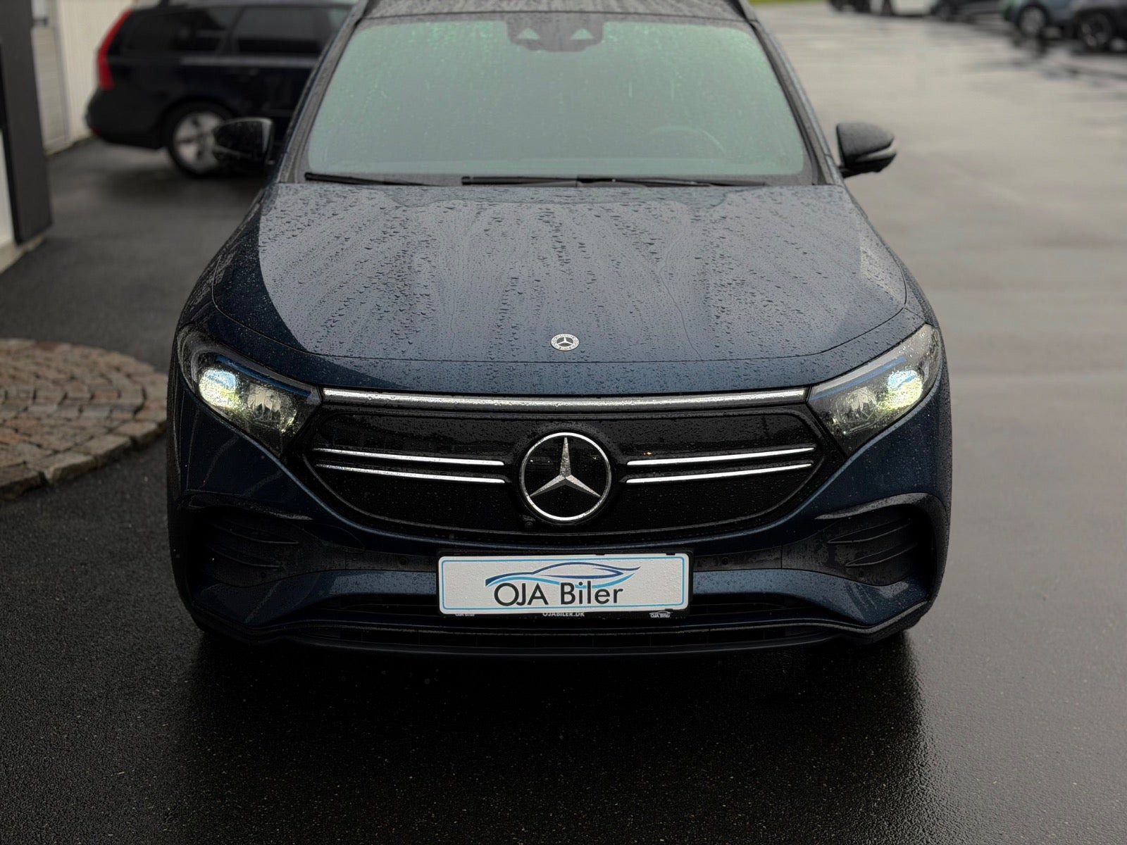 Blå Mercedes EQA250 fra 2024