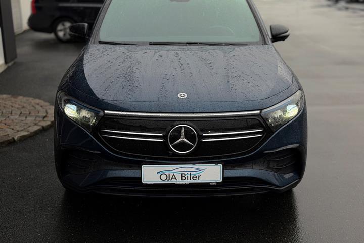 Blå Mercedes EQA250 fra 2024