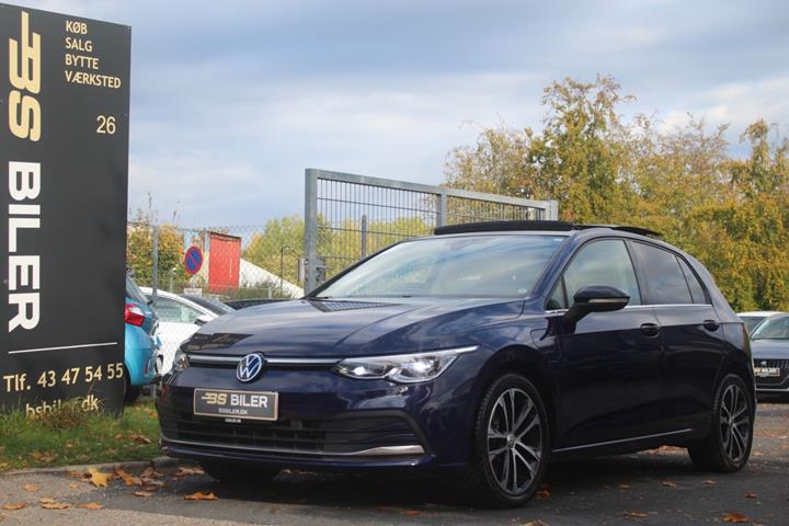 Blå VW Golf VIII fra 2021