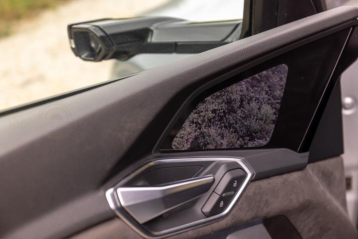 Grå Audi e-tron fra 2019