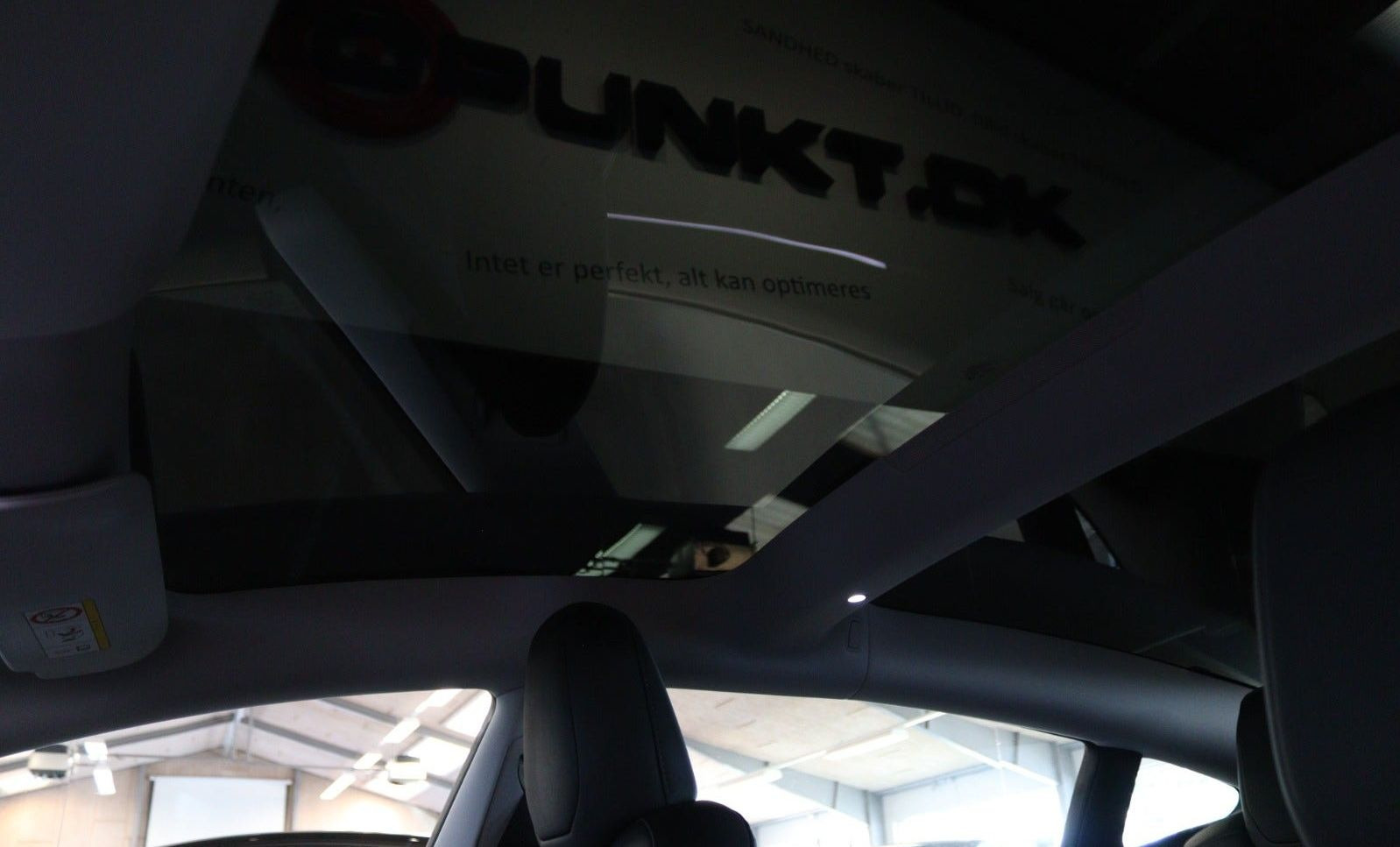 Sort Tesla Model 3 fra 2024