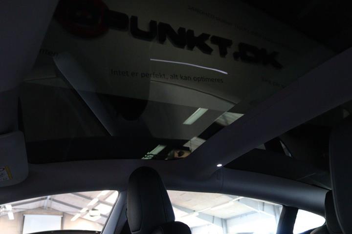 Sort Tesla Model 3 fra 2024