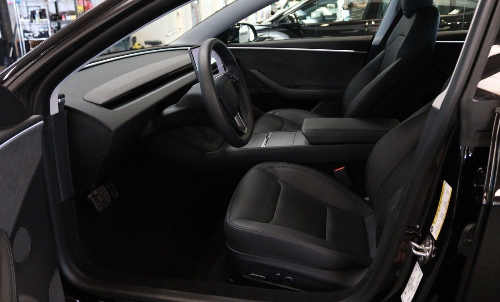Sort Tesla Model 3 fra 2024