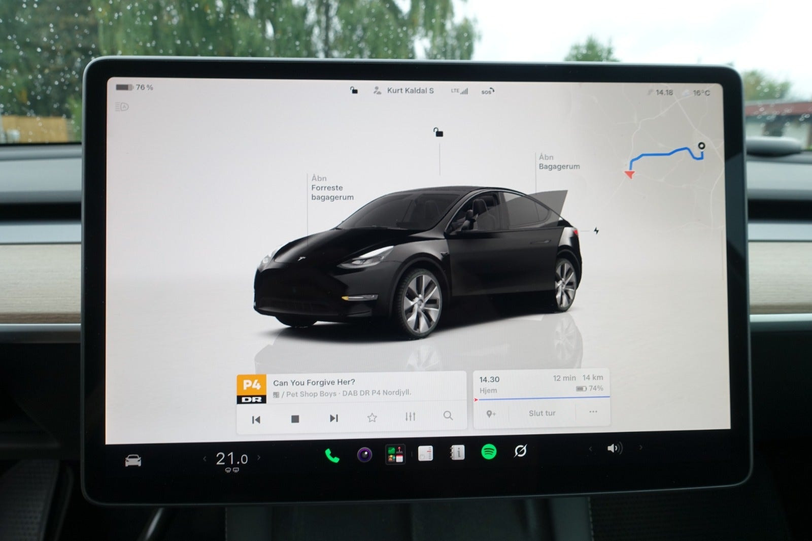 Sort Tesla Model Y fra 2023