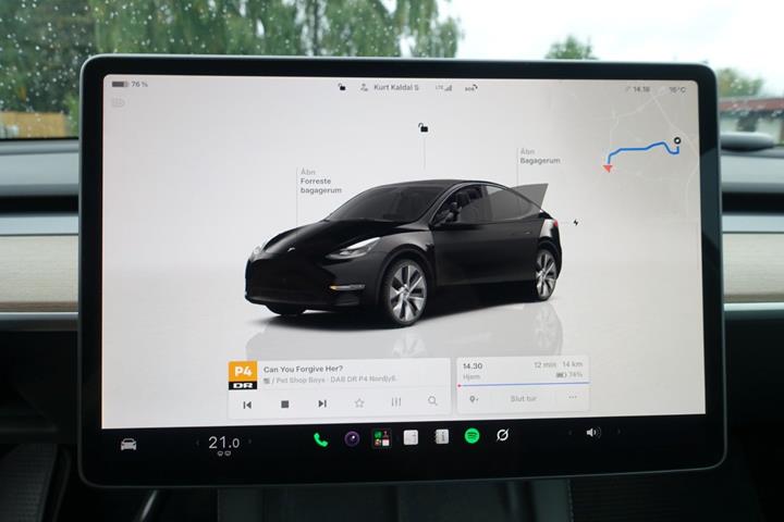Sort Tesla Model Y fra 2023