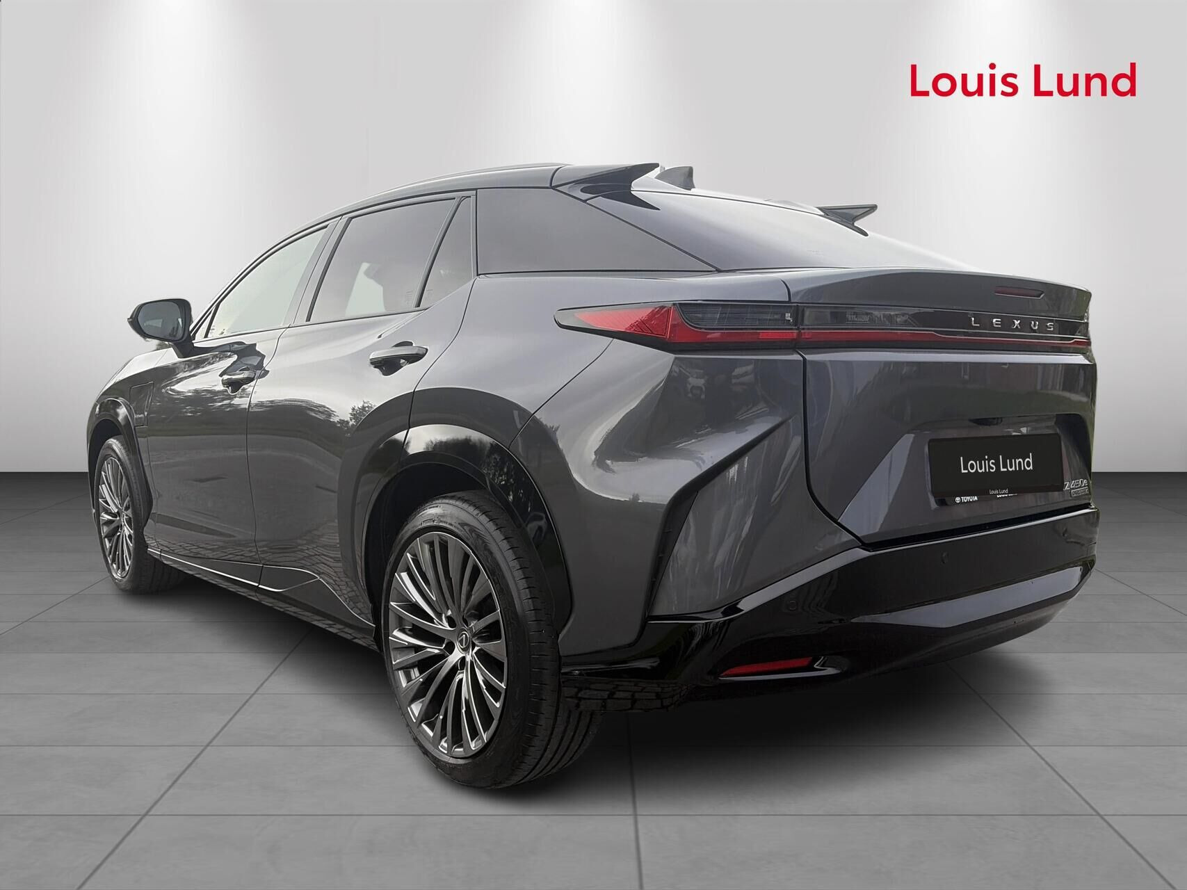 Grå Lexus RZ fra 2024
