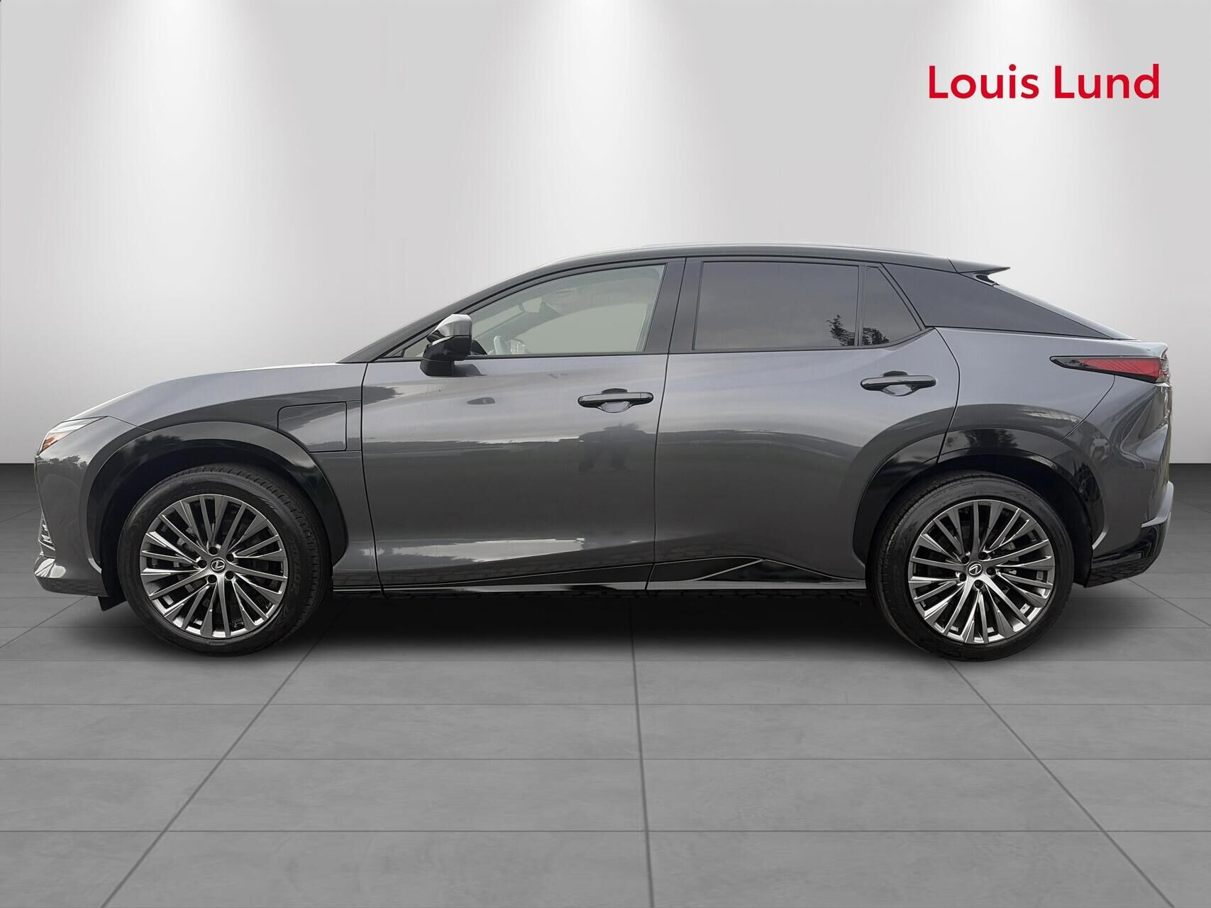 Grå Lexus RZ fra 2024