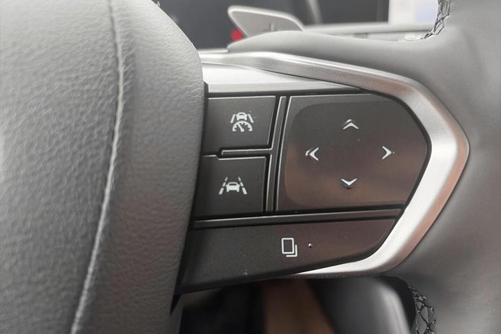 Grå Lexus RZ fra 2024