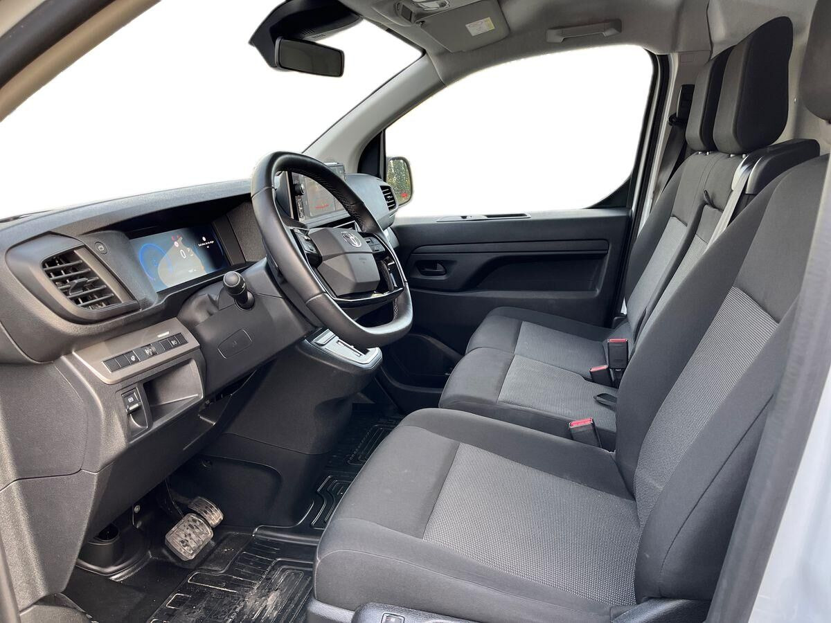 Hvid Toyota ProAce fra 2025
