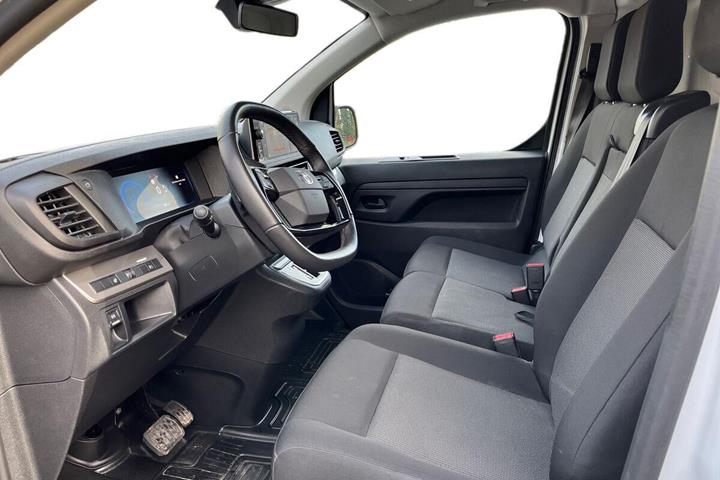 Hvid Toyota ProAce fra 2025
