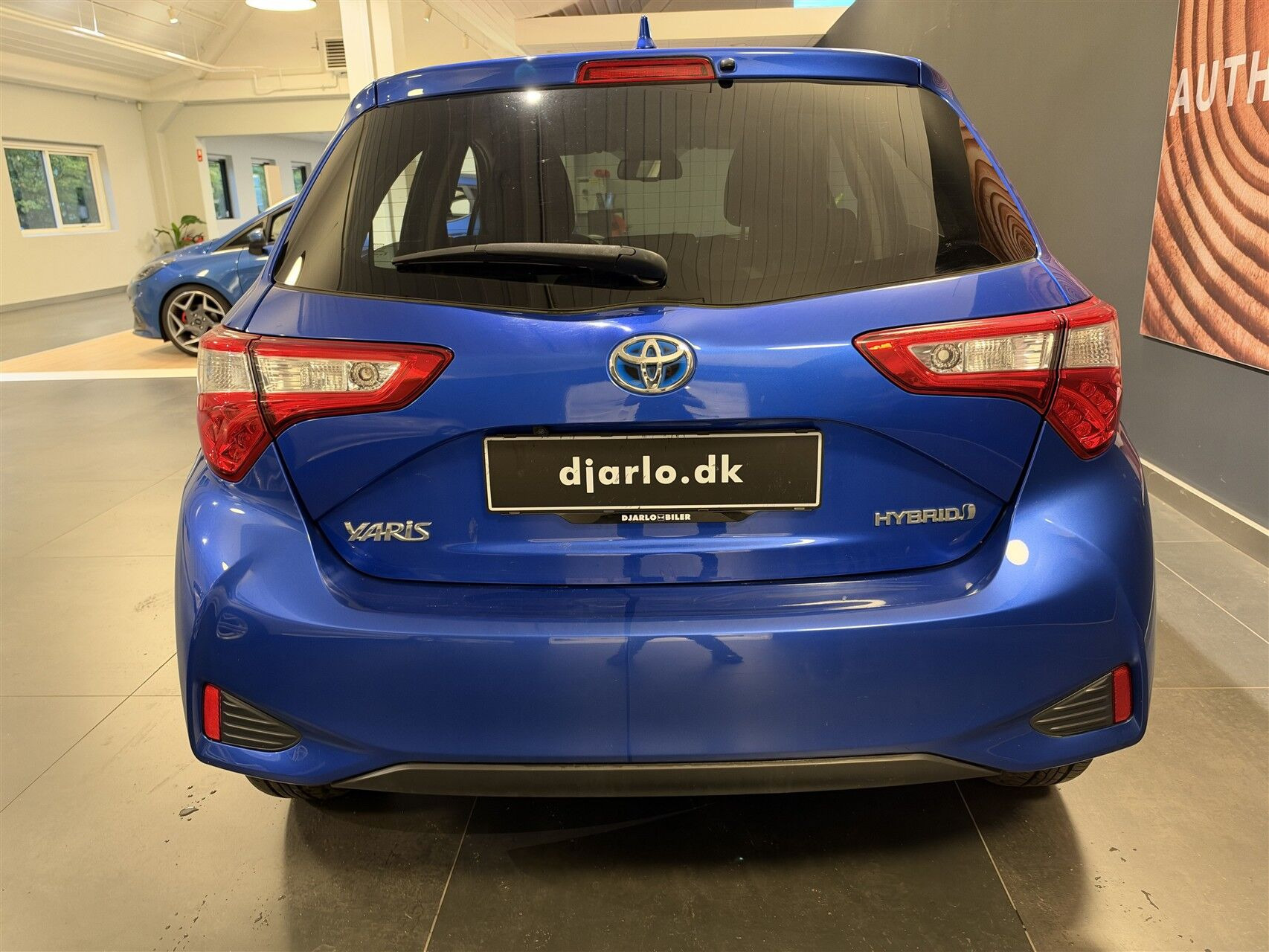 Blå Toyota Yaris fra 2020