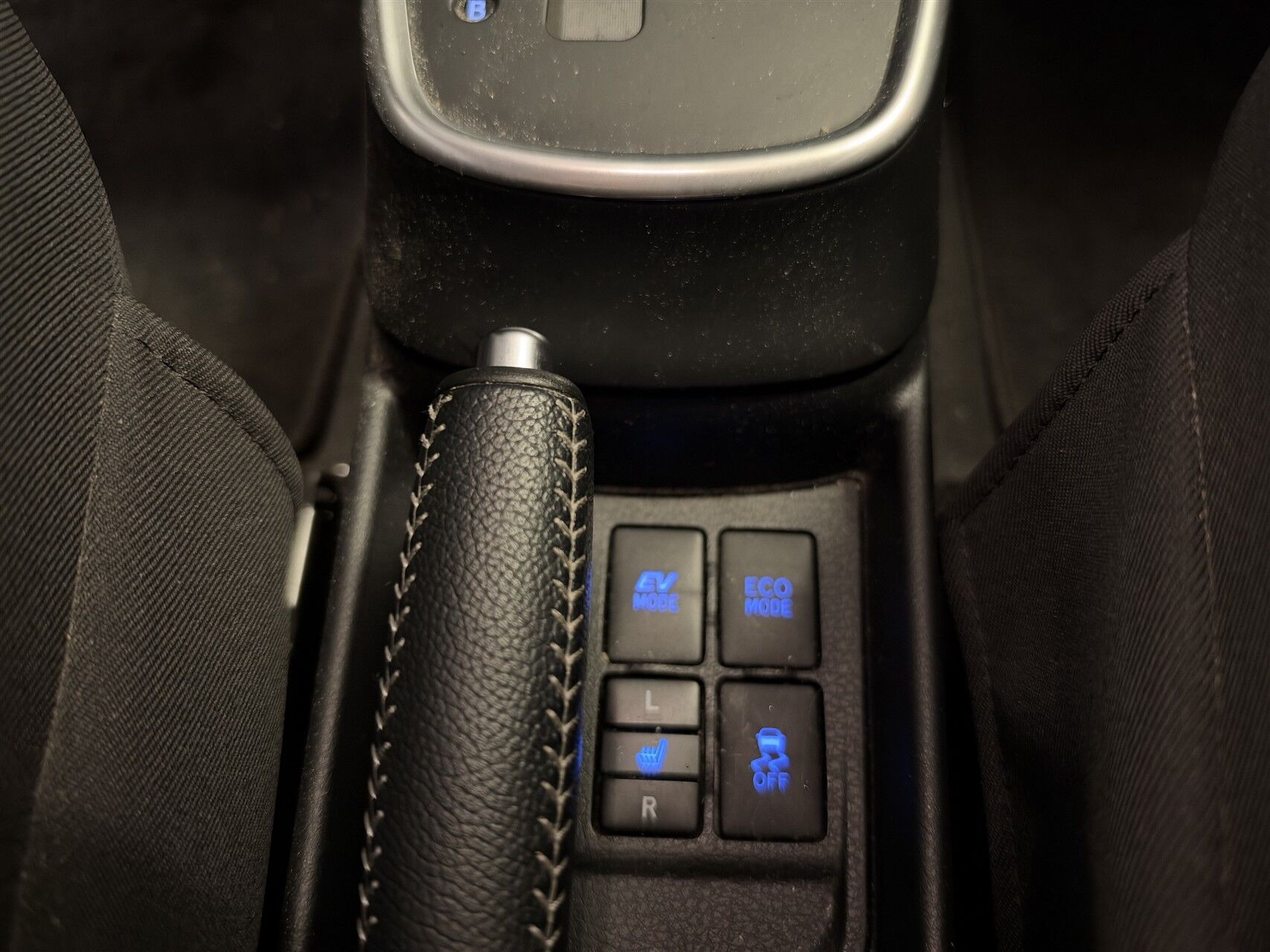 Blå Toyota Yaris fra 2020