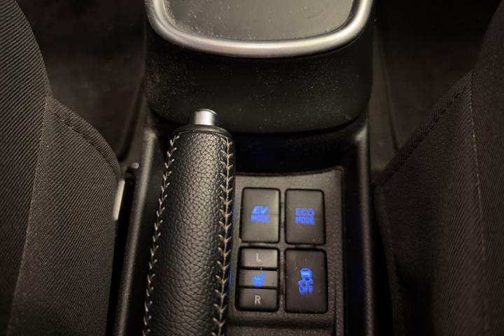 Blå Toyota Yaris fra 2020