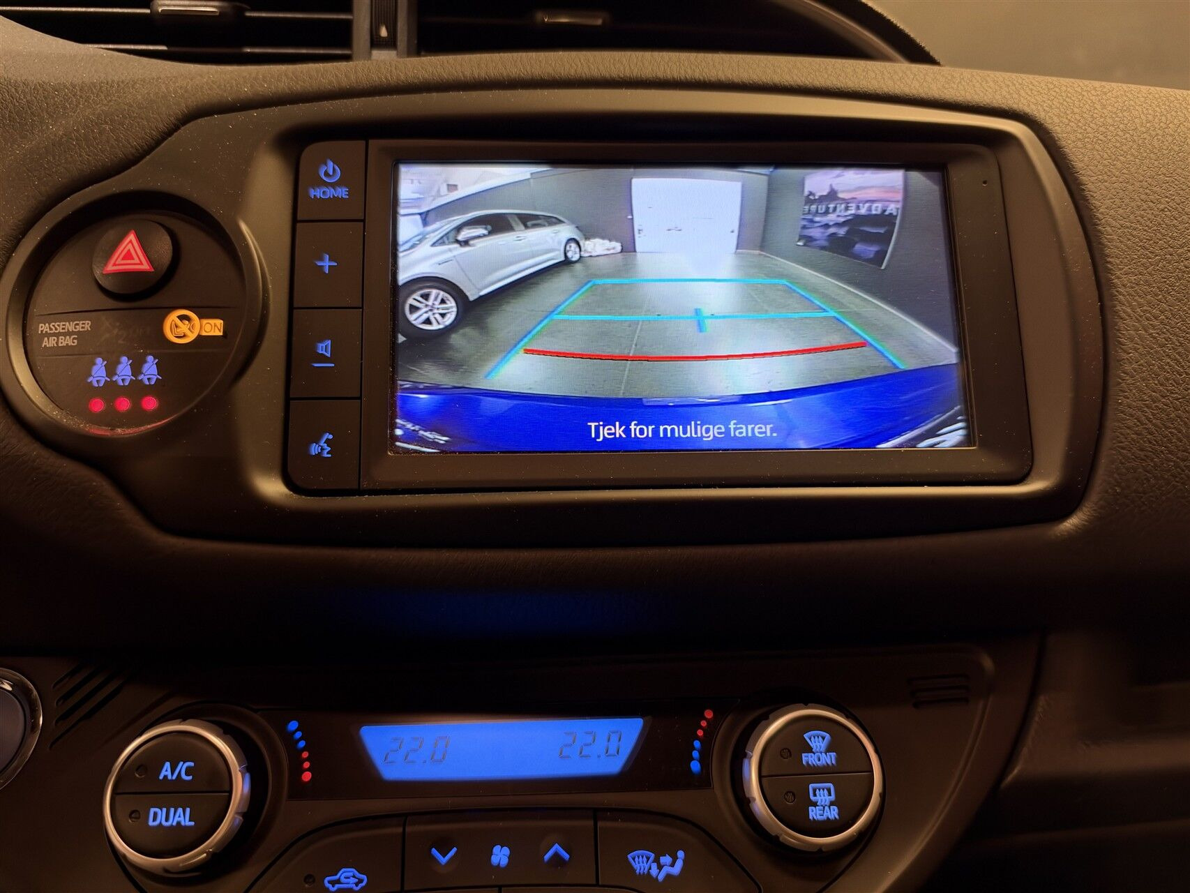Blå Toyota Yaris fra 2020