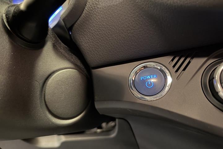 Blå Toyota Yaris fra 2020