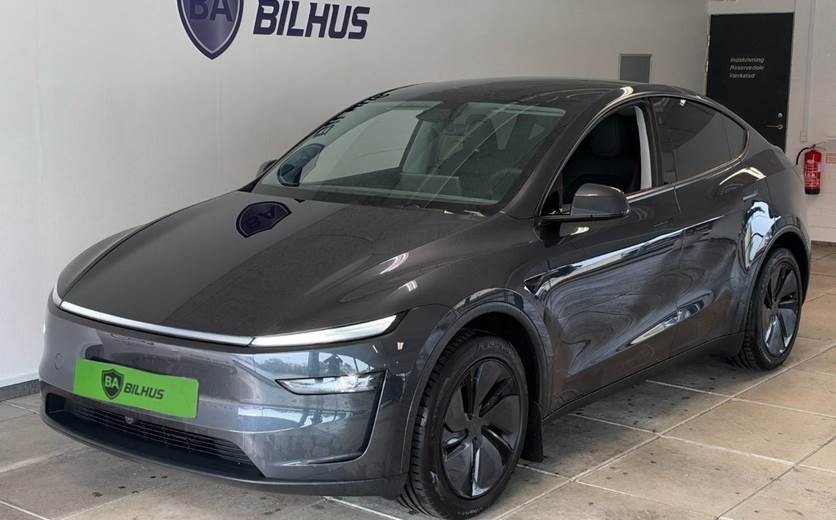 Tesla Model Y Premium Long Range RWD