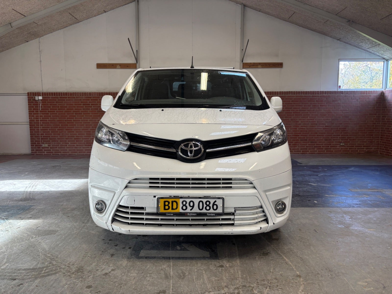 Hvid Toyota ProAce fra 2016
