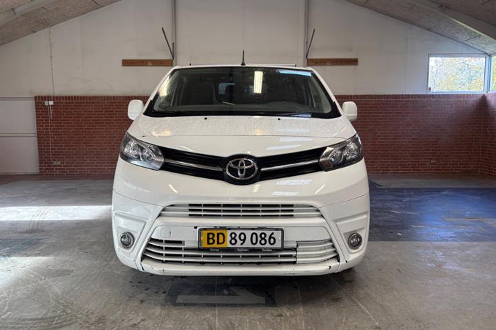 Hvid Toyota ProAce fra 2016