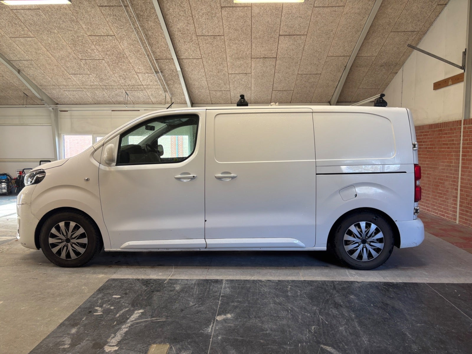 Hvid Toyota ProAce fra 2016