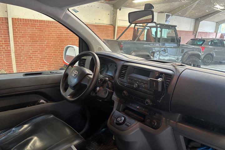 Hvid Toyota ProAce fra 2016