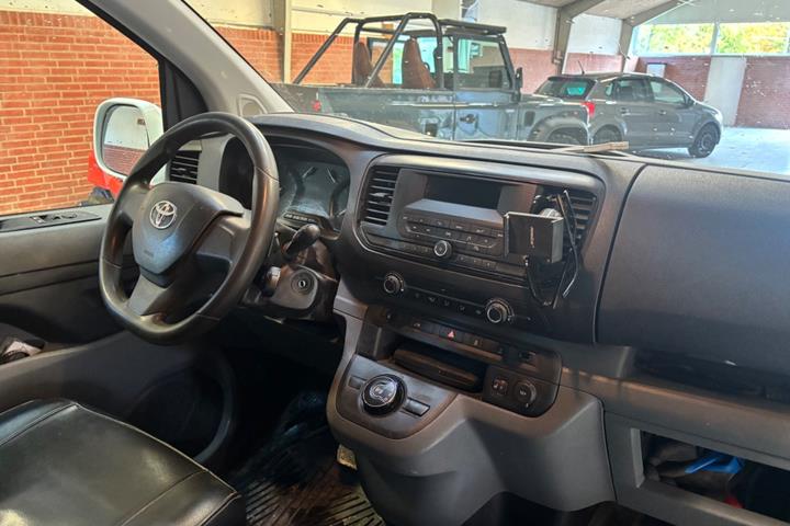 Hvid Toyota ProAce fra 2016