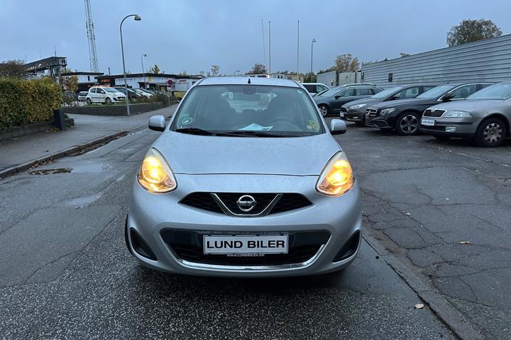 Grå Nissan Micra fra 2015