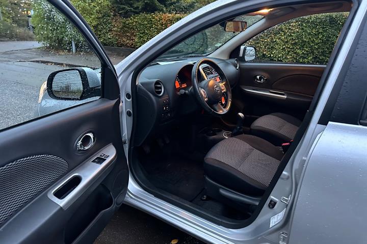 Grå Nissan Micra fra 2015