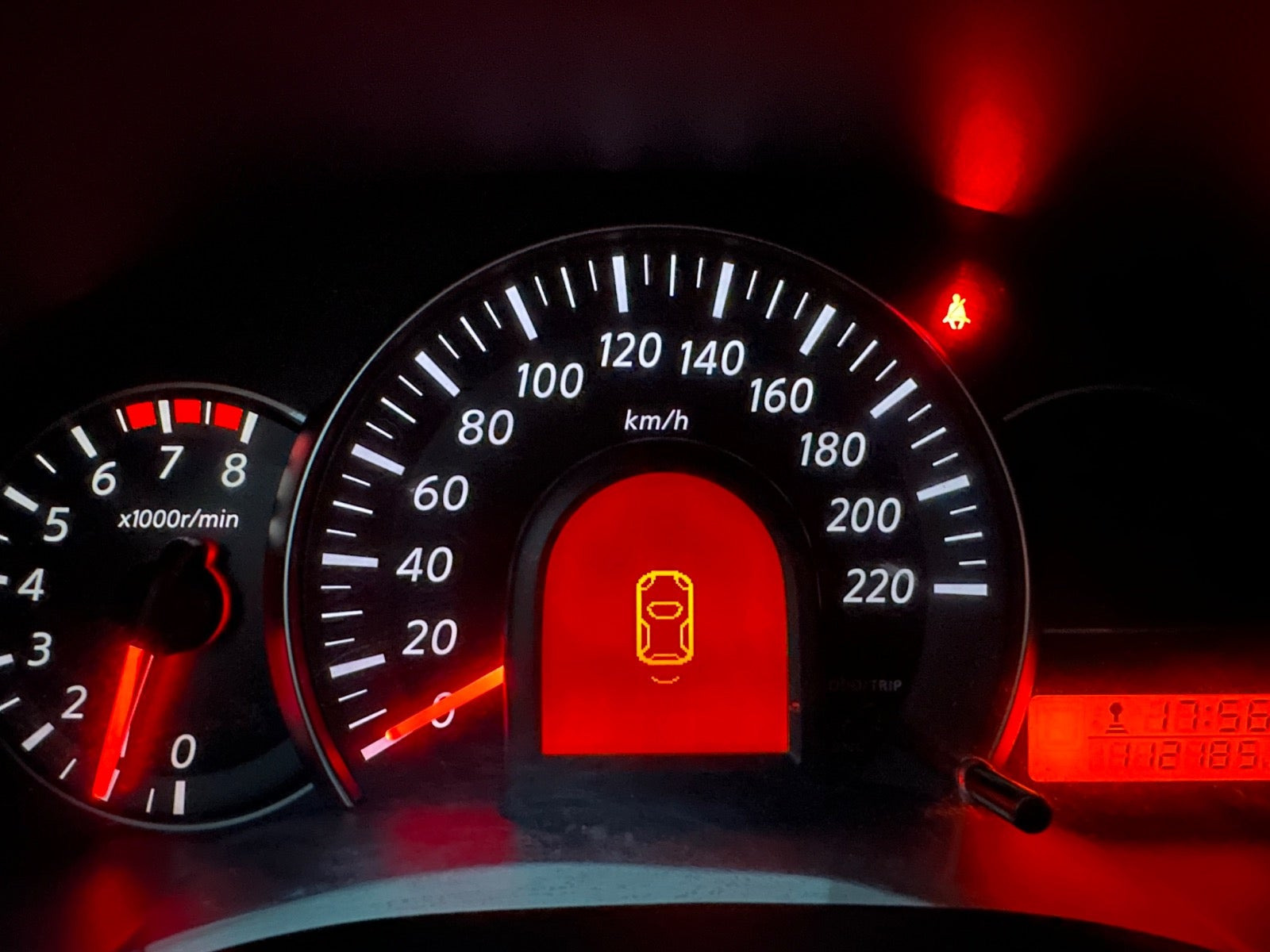Grå Nissan Micra fra 2015