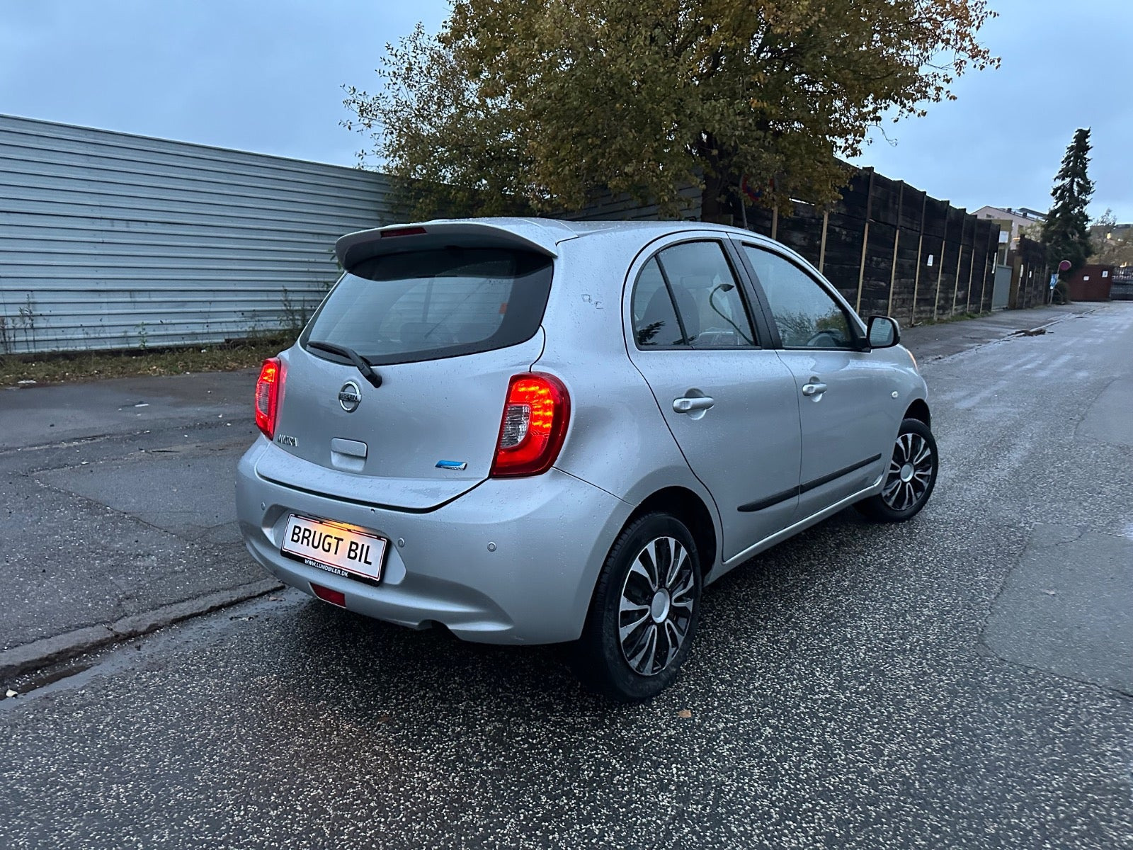 Grå Nissan Micra fra 2015