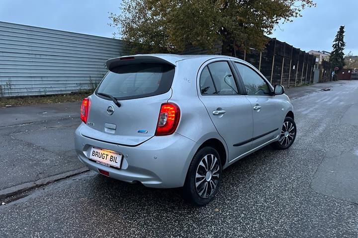 Grå Nissan Micra fra 2015