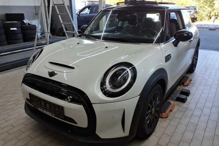 Hvid Mini Cooper SE fra 2023
