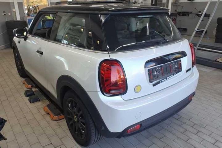 Hvid Mini Cooper SE fra 2023