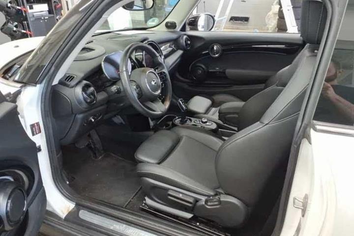 Hvid Mini Cooper SE fra 2023