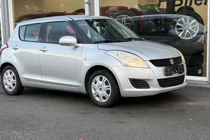 Sølv Suzuki Swift fra 2011