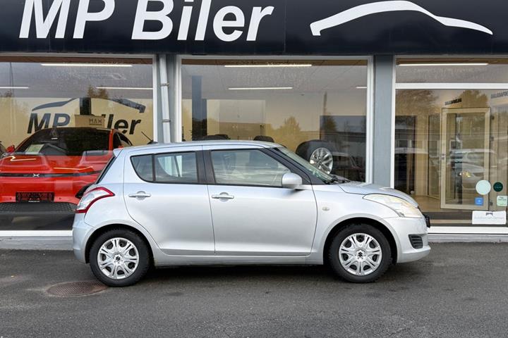 Sølv Suzuki Swift fra 2011