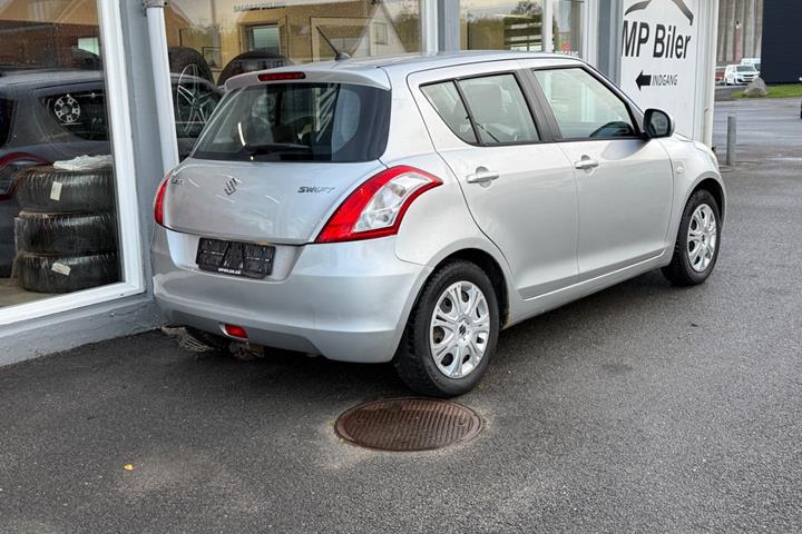 Sølv Suzuki Swift fra 2011