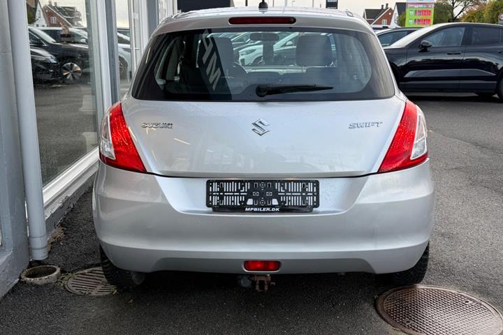 Sølv Suzuki Swift fra 2011