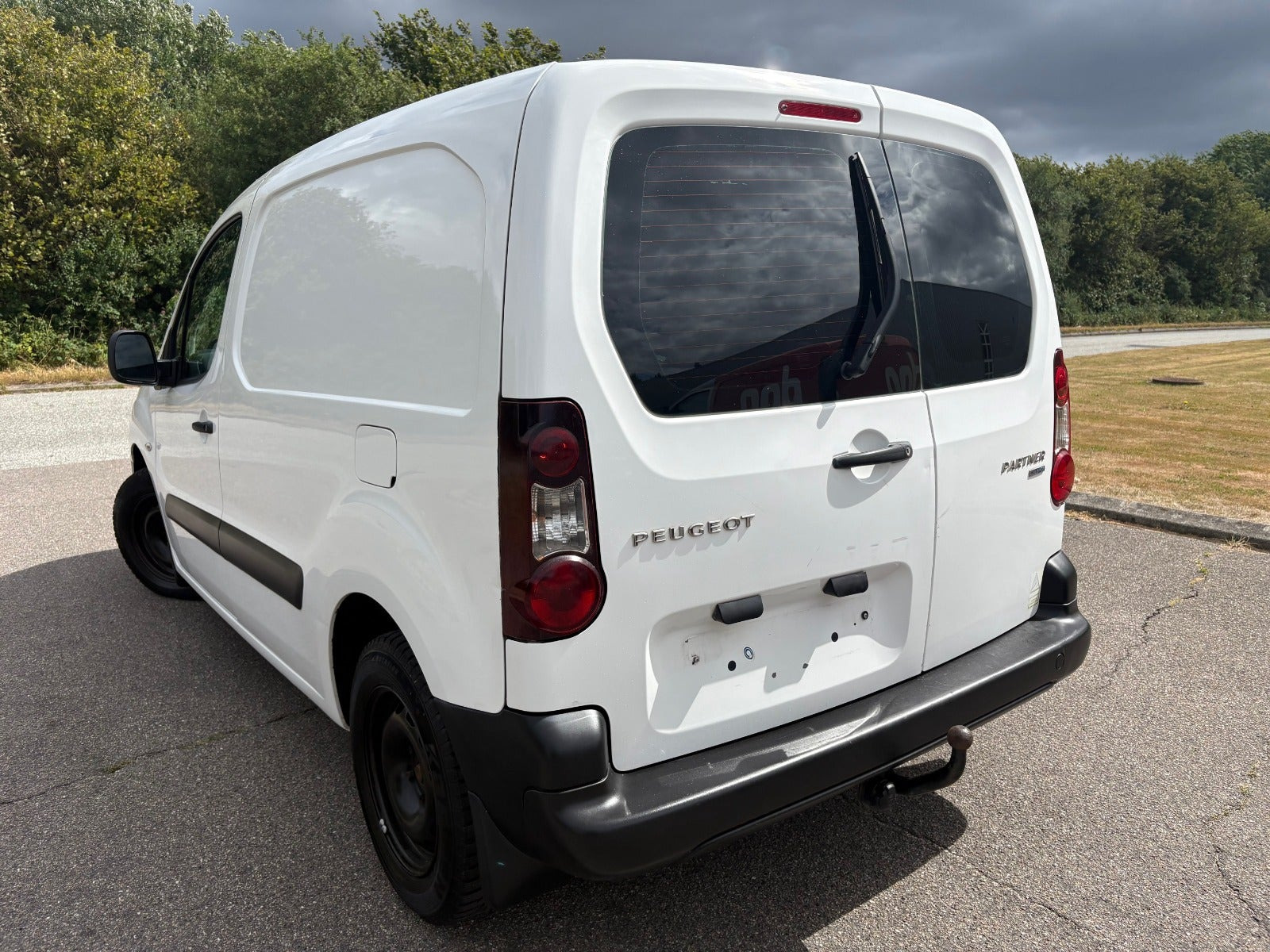 Hvid Peugeot Partner fra 2016