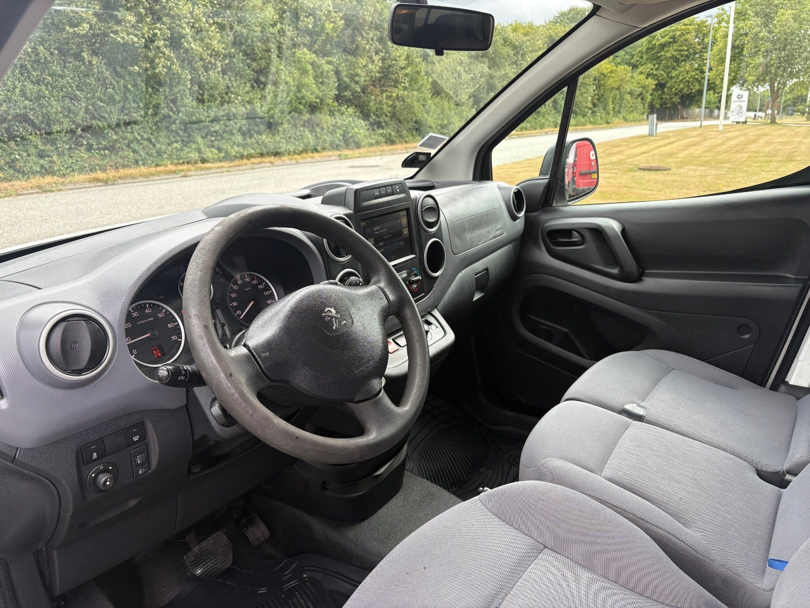 Hvid Peugeot Partner fra 2016