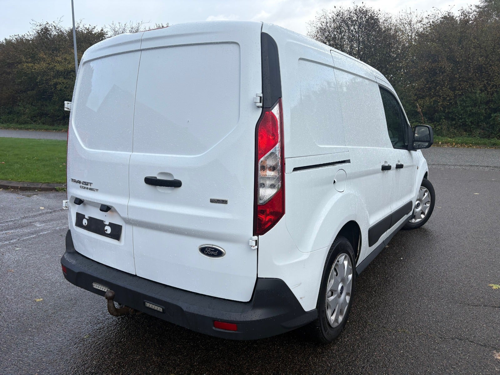 Hvid Ford Transit Connect fra 2015