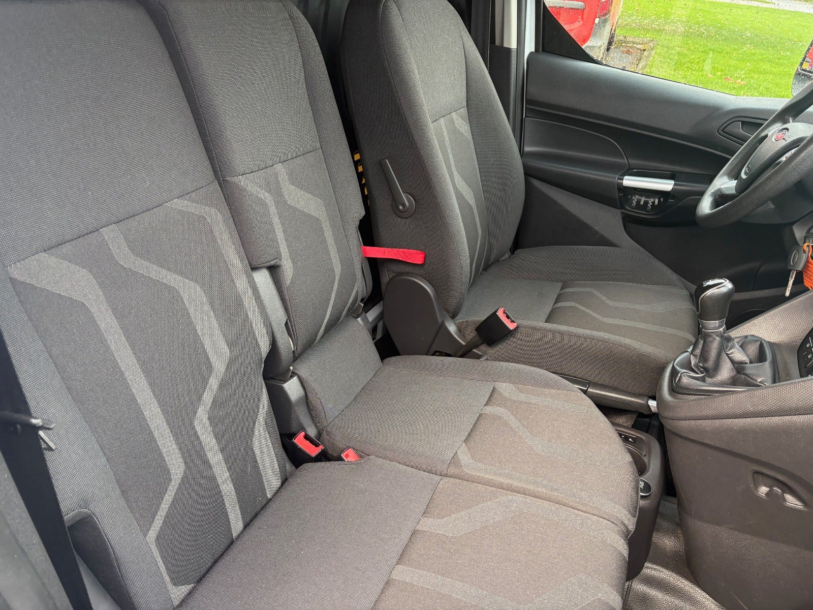 Hvid Ford Transit Connect fra 2015