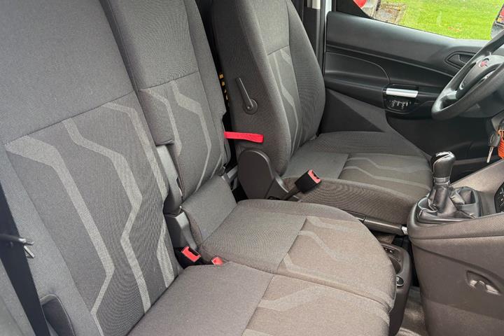 Hvid Ford Transit Connect fra 2015