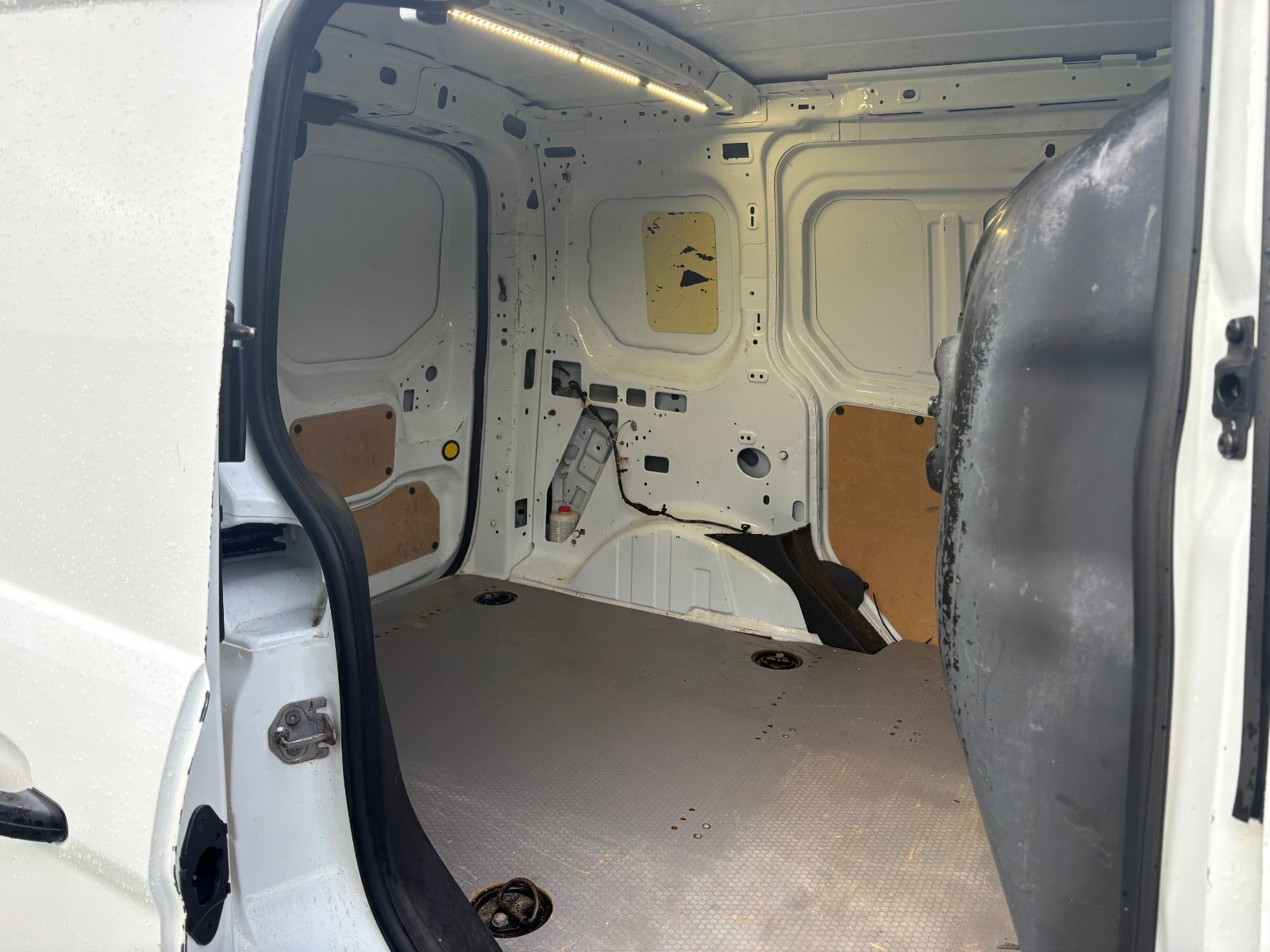 Hvid Ford Transit Connect fra 2015