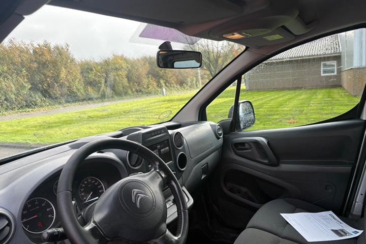 Sølv Citroën Berlingo fra 2018