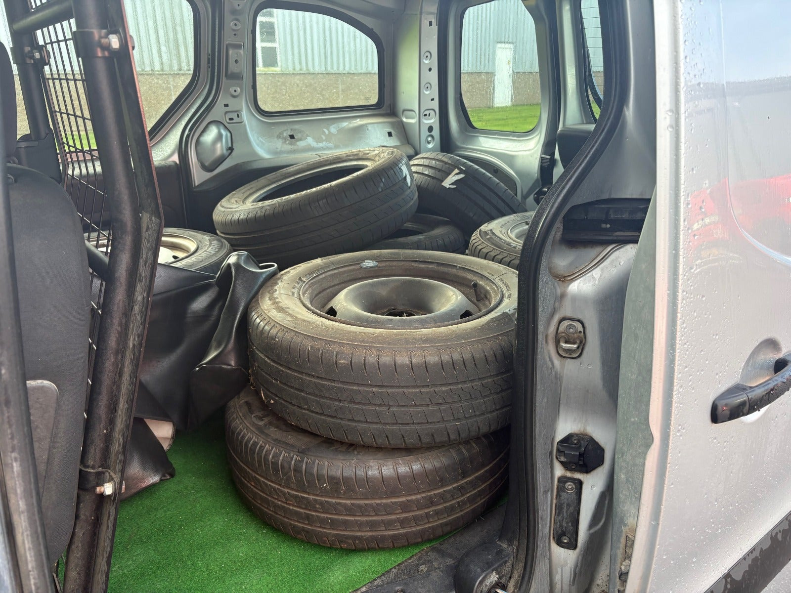 Sølv Citroën Berlingo fra 2018