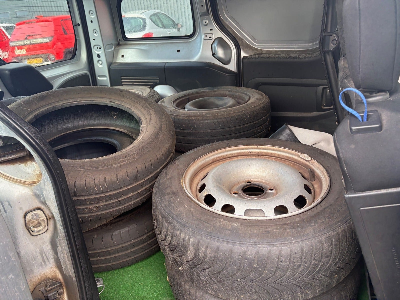 Sølv Citroën Berlingo fra 2018