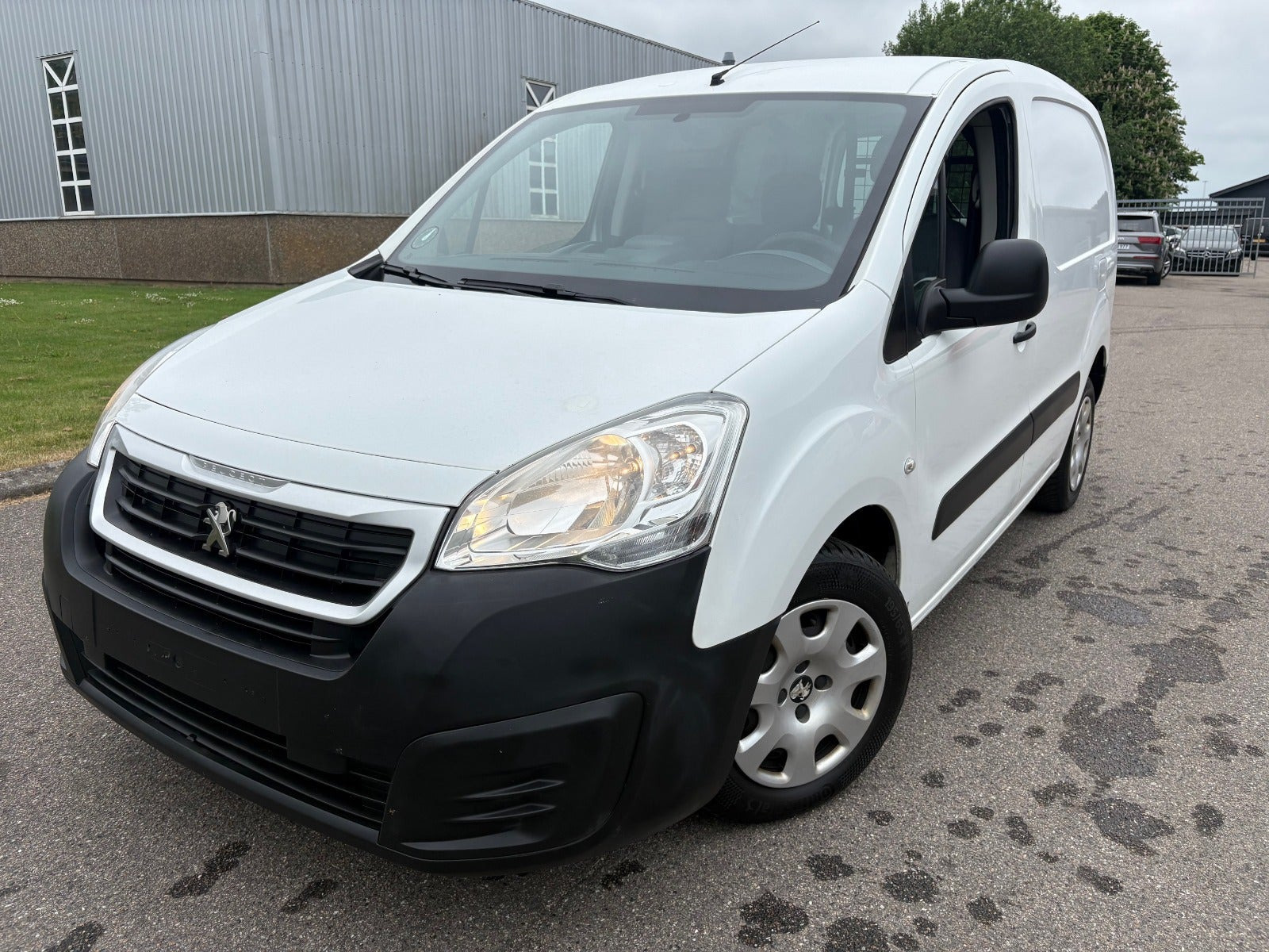 Hvid Peugeot Partner fra 2016